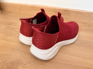 Skechers slip-ins Negras y Rojas talla 43