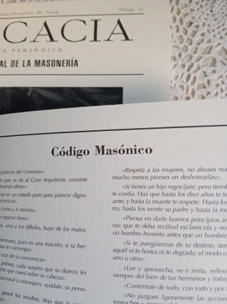 Masonería 2 Revistas  La Acacia .2004.
