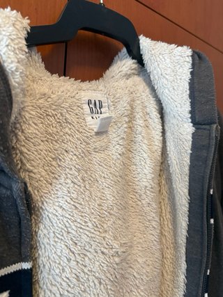 Chaqueta GAP Kids gris con forro