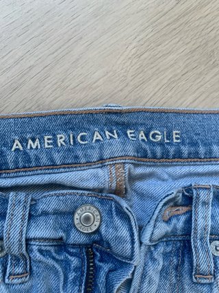 Pantalón vaquero American Eagle desgastado