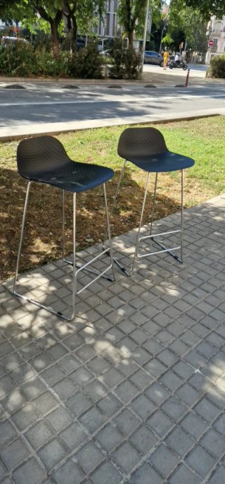 Taburete alto con respaldo modelo Nut