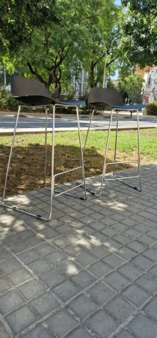 Taburete alto con respaldo modelo Nut