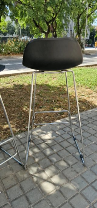 Taburete alto con respaldo modelo Nut