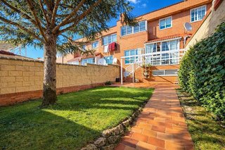 Casa adosada en venta en Sector Plaza de Toros en Segovia