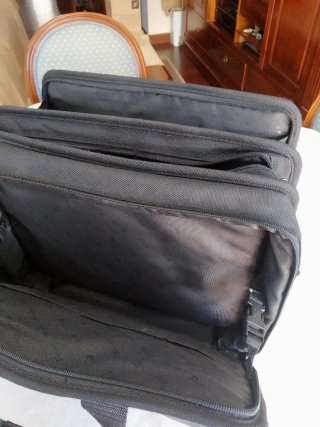 Maletín Targus para portátil y documentos de piel