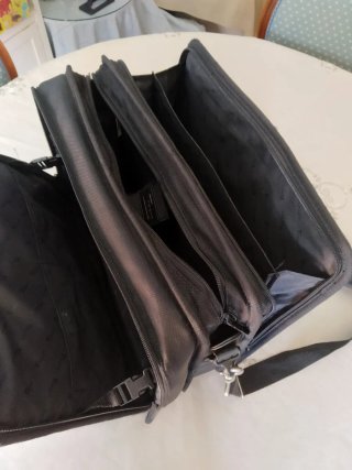 Maletín Targus para portátil y documentos de piel