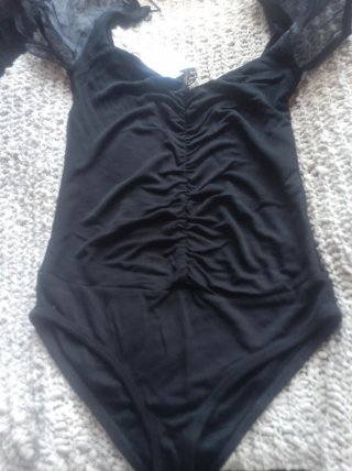 Body Zara negro con volantes