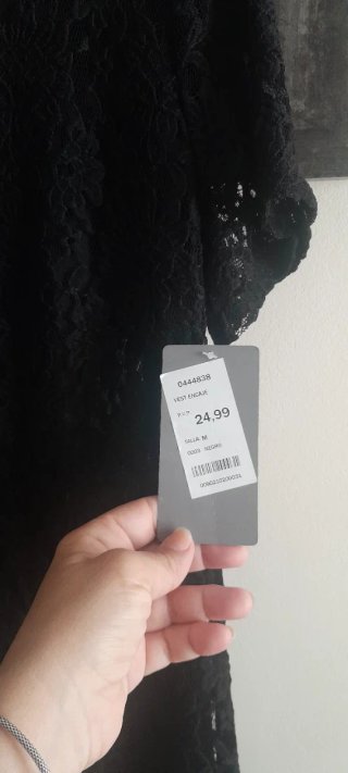 Vestido negro de encaje