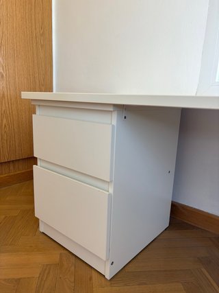 Escritorio blanco para dos niños