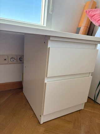 Escritorio blanco para dos niños