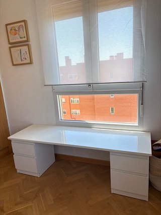 Escritorio blanco para dos niños