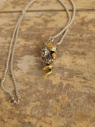 Collana Teschio e Serpente Stile Gotico