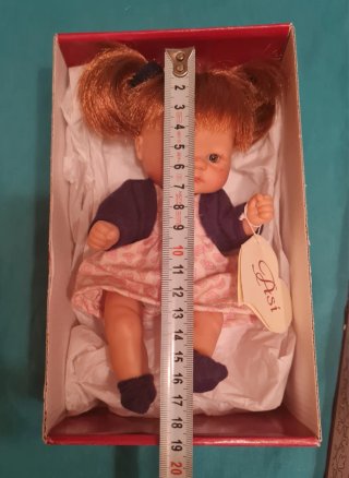 Muñeca Asi pelirroja con vestido rosa