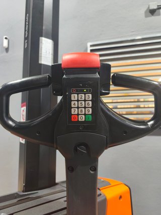 Apilador Toyota BT 080L Monomástil
