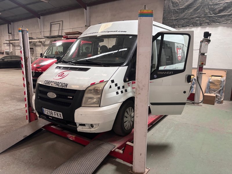 Ford Transit 2008 - foto 1