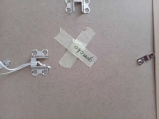 Pequeño óleo sobre lienzo  OJO,  salen girados