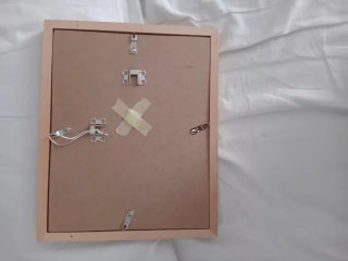 Pequeño óleo sobre lienzo  OJO,  salen girados
