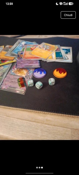 Carte Pokemon comuni e holo (500) + gadget