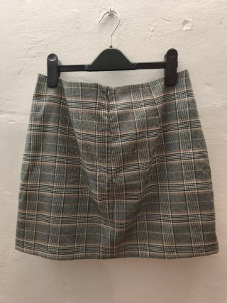 Falda cuadros oficina