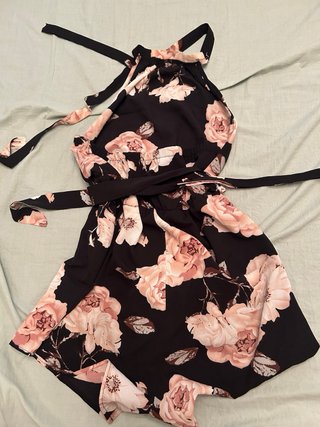 Mono SHEIN floral espalda al aire Talla L