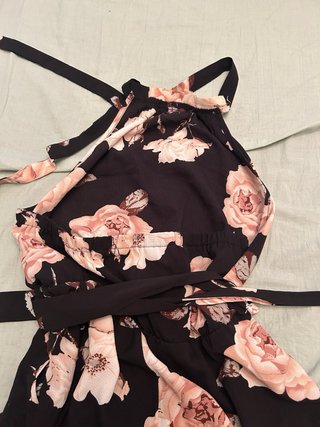 Mono SHEIN floral espalda al aire Talla L