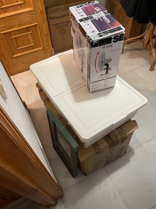 Mueble madera y plástico