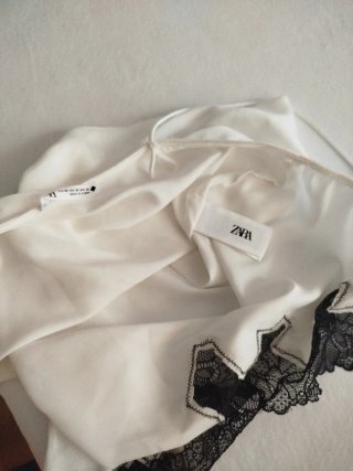 Top lencero Zara encaje negro XS. Raso