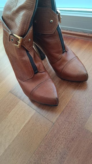 Botas altas de piel Escada marrones