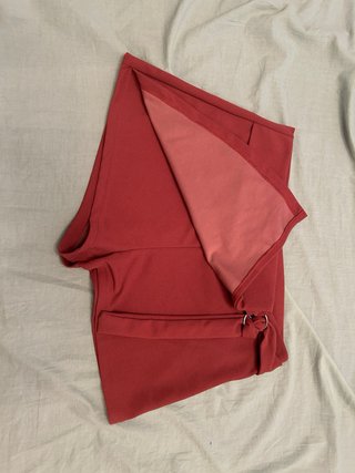 Falda pantalón roja SHEIN Talla L, favorecedora