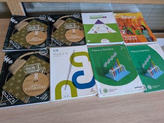 Libros de 2 de la eso Asturias 20 euros todo