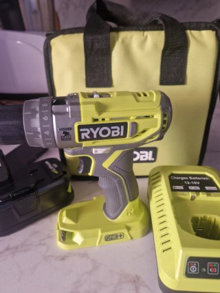 Taladro Percutor Ryobi ONE+ 18V con Cargador