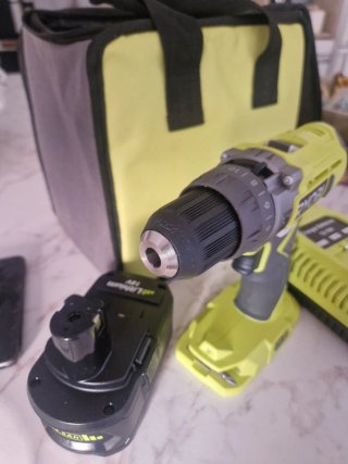 Taladro Percutor Ryobi ONE+ 18V con Cargador