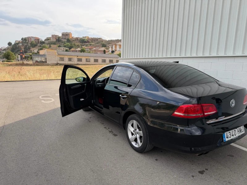 Volkswagen Passat 2012 - foto 1
