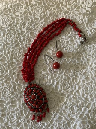 Collar y pendientes de coral rojo