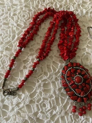 Collar y pendientes de coral rojo
