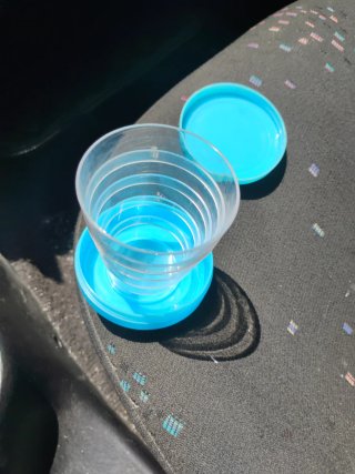 Bicchiere in plastica trasformabile