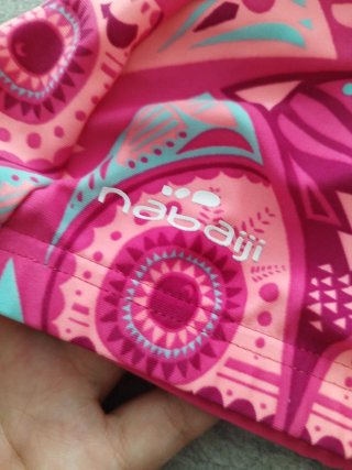 Gorro de natación rosa con estampado