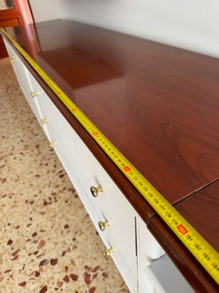 Muebles y estanterías de salón blancos