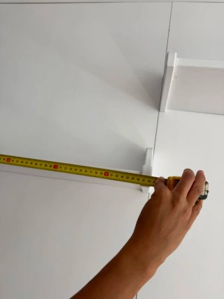 Muebles y estanterías de salón blancos