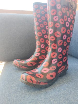 Botas de lluvia con estampado de labios