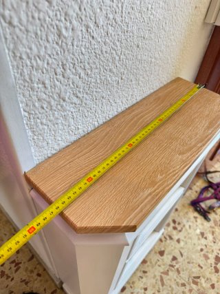 Mueble de entrada blanco y madera