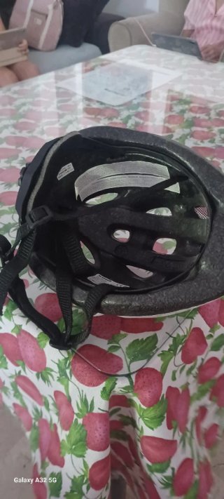 Casco infantil rosa con animales de 1-6 años