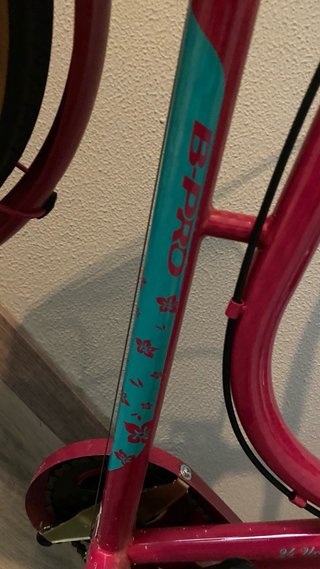 Bicicleta BPro 24” rosa casi nueva para niños.