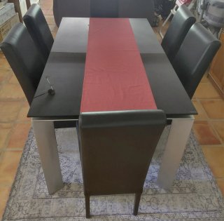 Mesa comedor y 6 sillas negras
