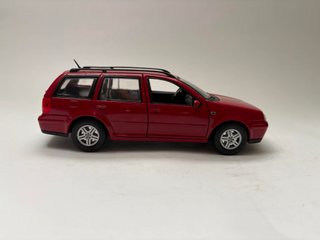 VW Golf Variant rossa Welly scala 1:24