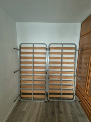 2 Camas Individuales y 2 estructuras  Cada uno 50e