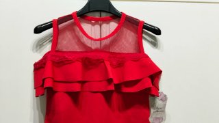 Body elegante rosso con volant