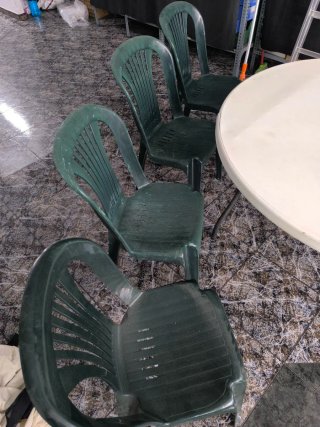 Mesa redonda 130cm + 4 sillas verdes