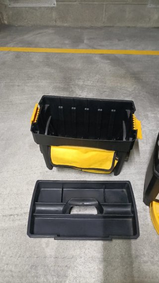 Caja de herramientas plástica con ruedas