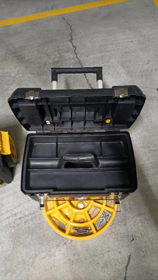 Caja de herramientas plástica con ruedas